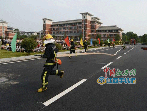 宜春消防支隊深入宜春中學(xué)開展消防知識進軍訓(xùn)活動